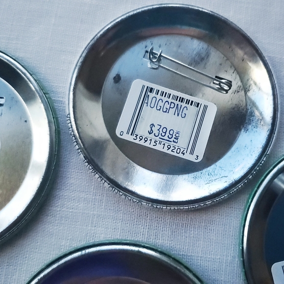 SET (6) Irish Shamrock St. Patrick's Large Buttons - Picture 3 of 10